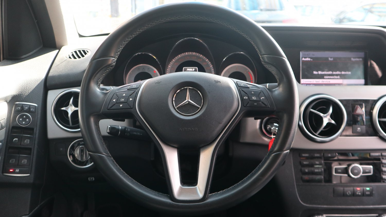 Benz 賓士 ／ GLK-Class ／ 2015年 ／ 2015年 Benz GLK220 白色 賓士休旅車 ／ 九肇匯元汽車 (台南)