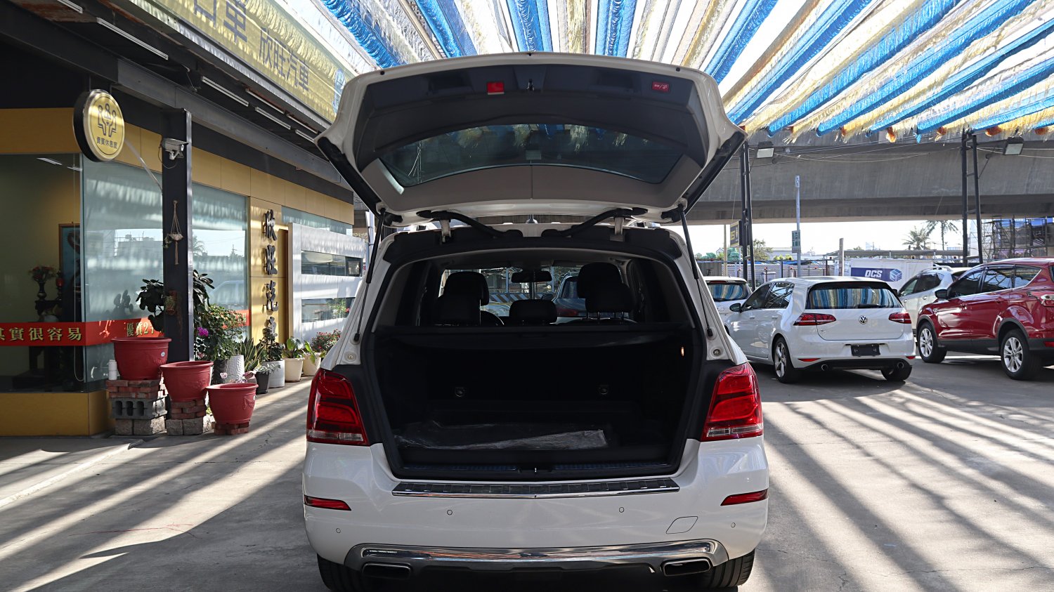 Benz 賓士 ／ GLK-Class ／ 2015年 ／ 2015年 Benz GLK220 白色 賓士休旅車 ／ 九肇匯元汽車 (台南)