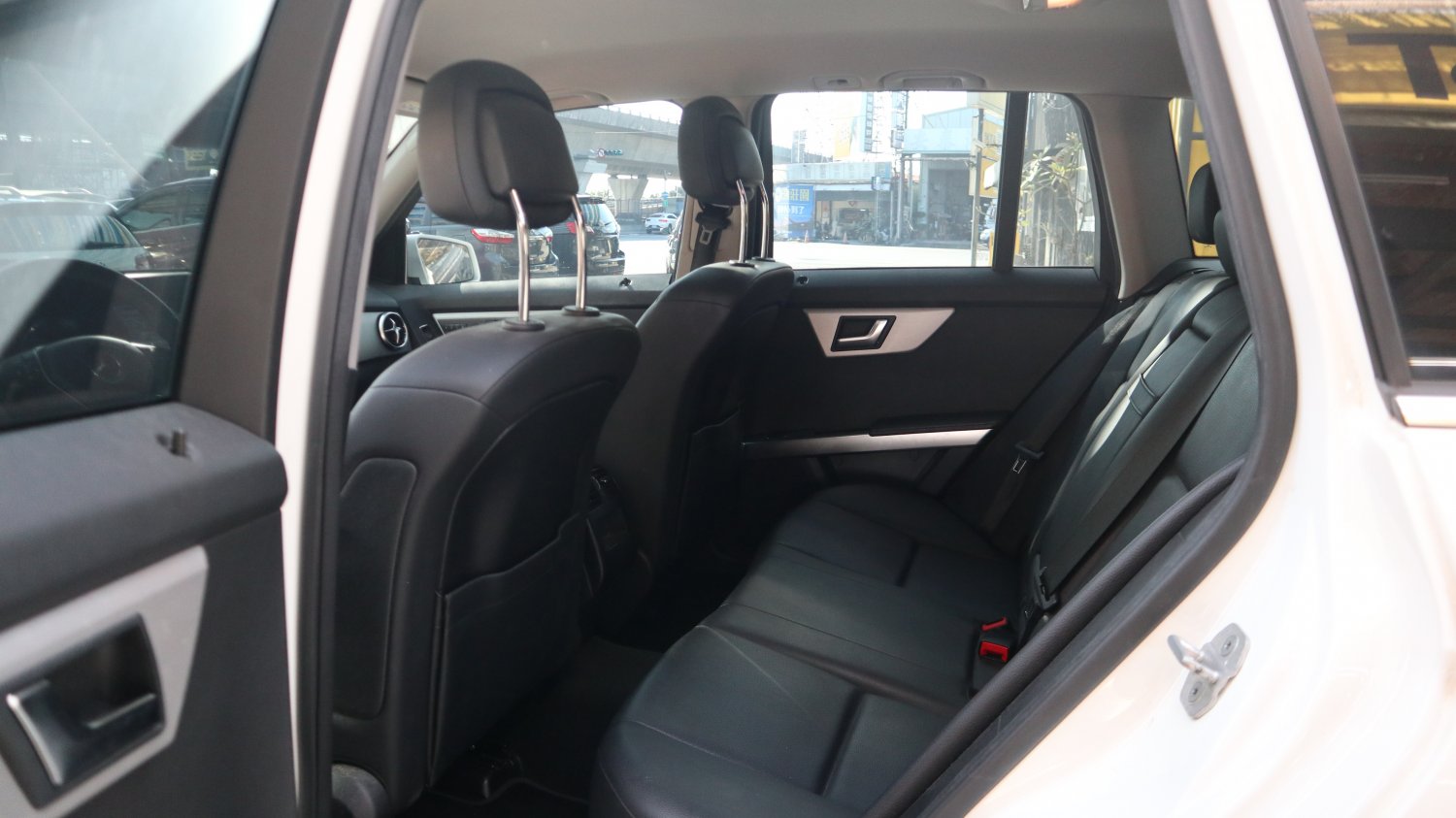 Benz 賓士 ／ GLK-Class ／ 2015年 ／ 2015年 Benz GLK220 白色 賓士休旅車 ／ 九肇匯元汽車 (台南)
