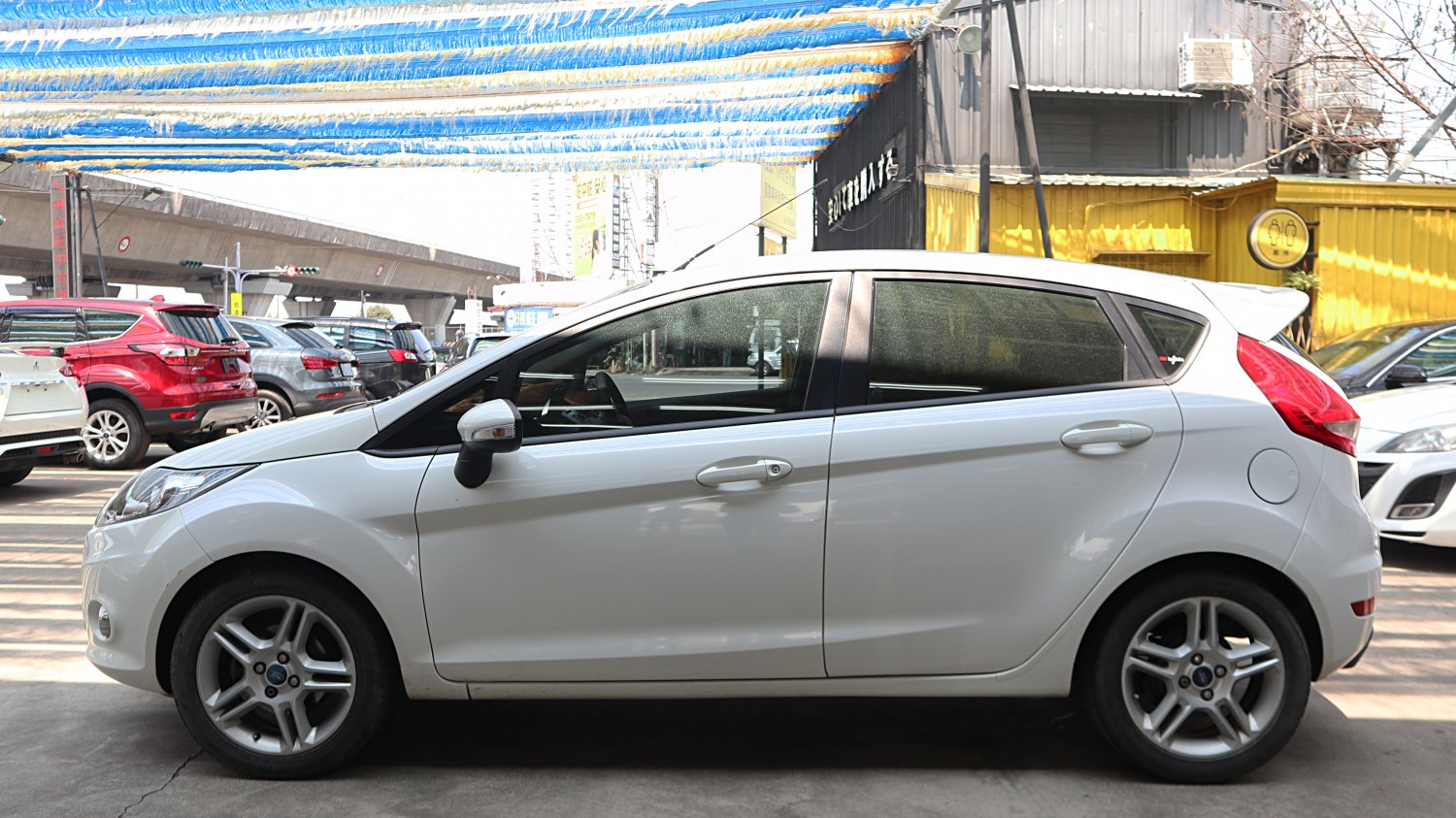 Ford 福特 ／ Fiesta ／ 2012年 ／ 2012年Ford Fiesta 白色 福特中古車 ／ 九肇匯元汽車 (台南)