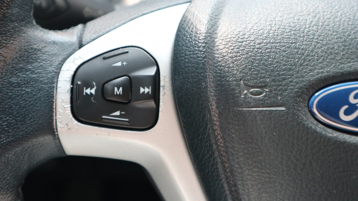 Ford 福特 ／ Fiesta ／ 2012年 ／ 2012年Ford Fiesta 白色 福特中古車 ／ 九肇匯元汽車 (台南)