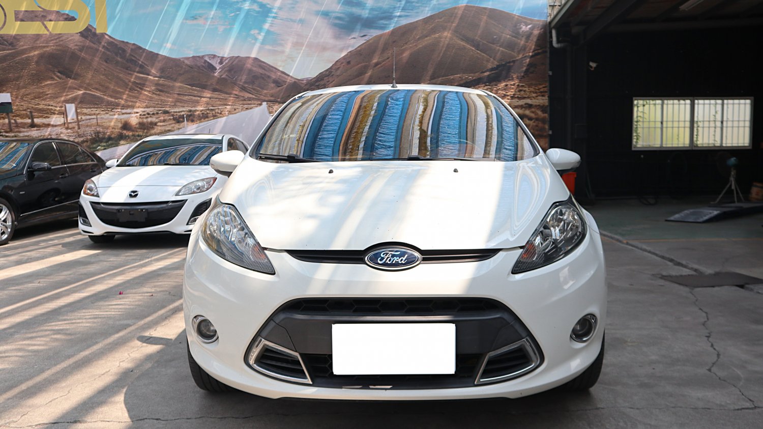 Ford 福特 ／ Fiesta ／ 2012年 ／ 2012年Ford Fiesta 白色 福特中古車 ／ 九肇匯元汽車 (台南)