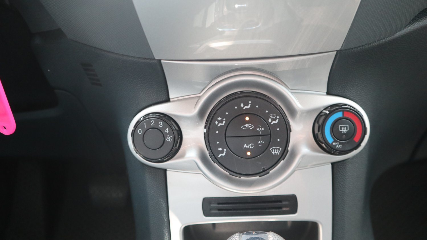 Ford 福特 ／ Fiesta ／ 2012年 ／ 2012年Ford Fiesta 白色 福特中古車 ／ 九肇匯元汽車 (台南)