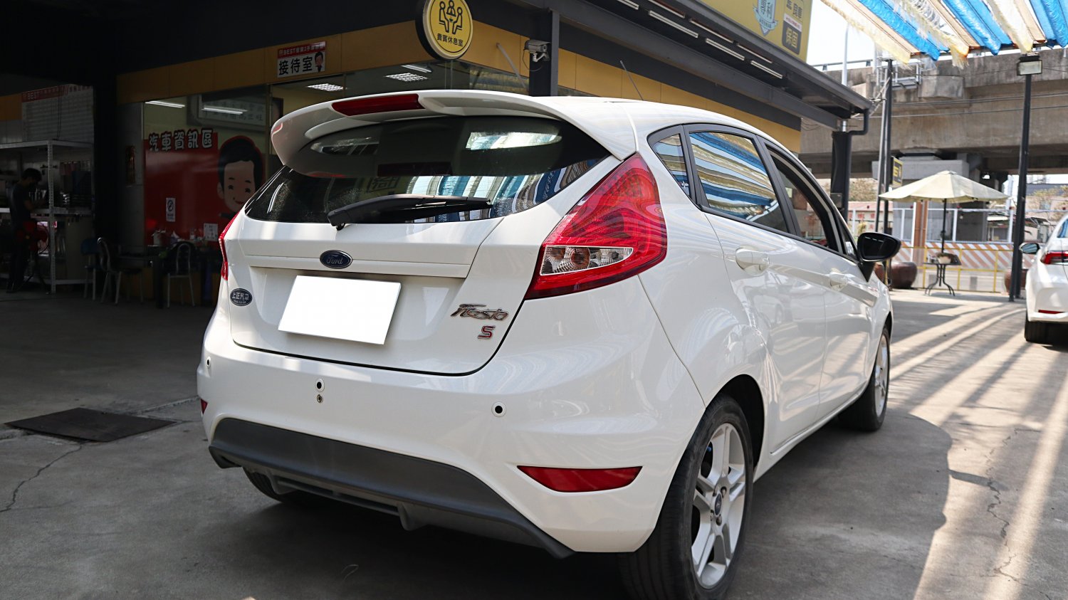 Ford 福特 ／ Fiesta ／ 2012年 ／ 2012年Ford Fiesta 白色 福特中古車 ／ 九肇匯元汽車 (台南)