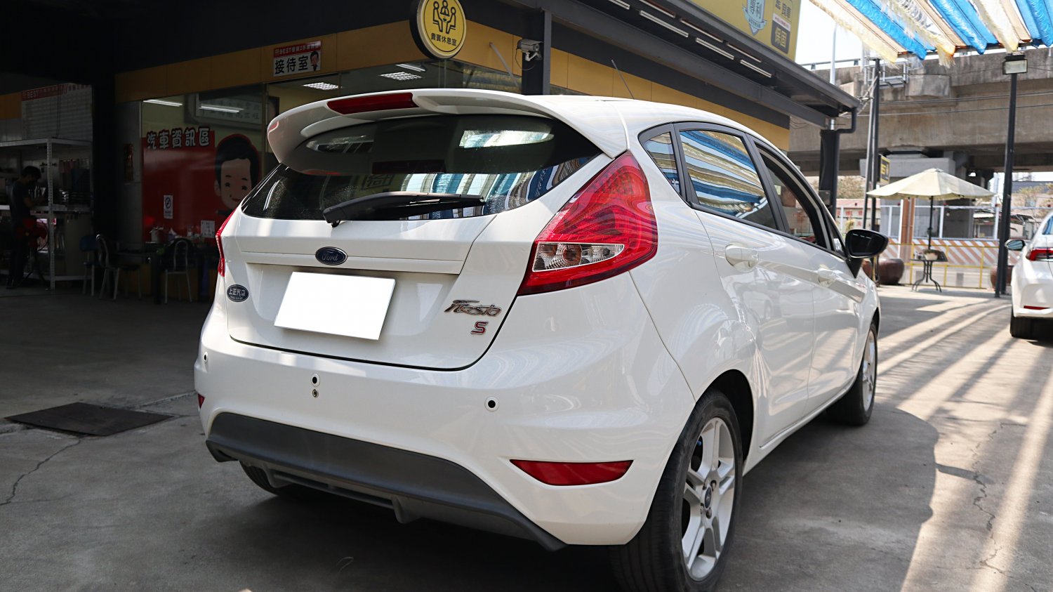 Ford 福特 ／ Fiesta ／ 2012年 ／ 2012年Ford Fiesta 白色 福特中古車 ／ 九州欣旺汽車 (台南)