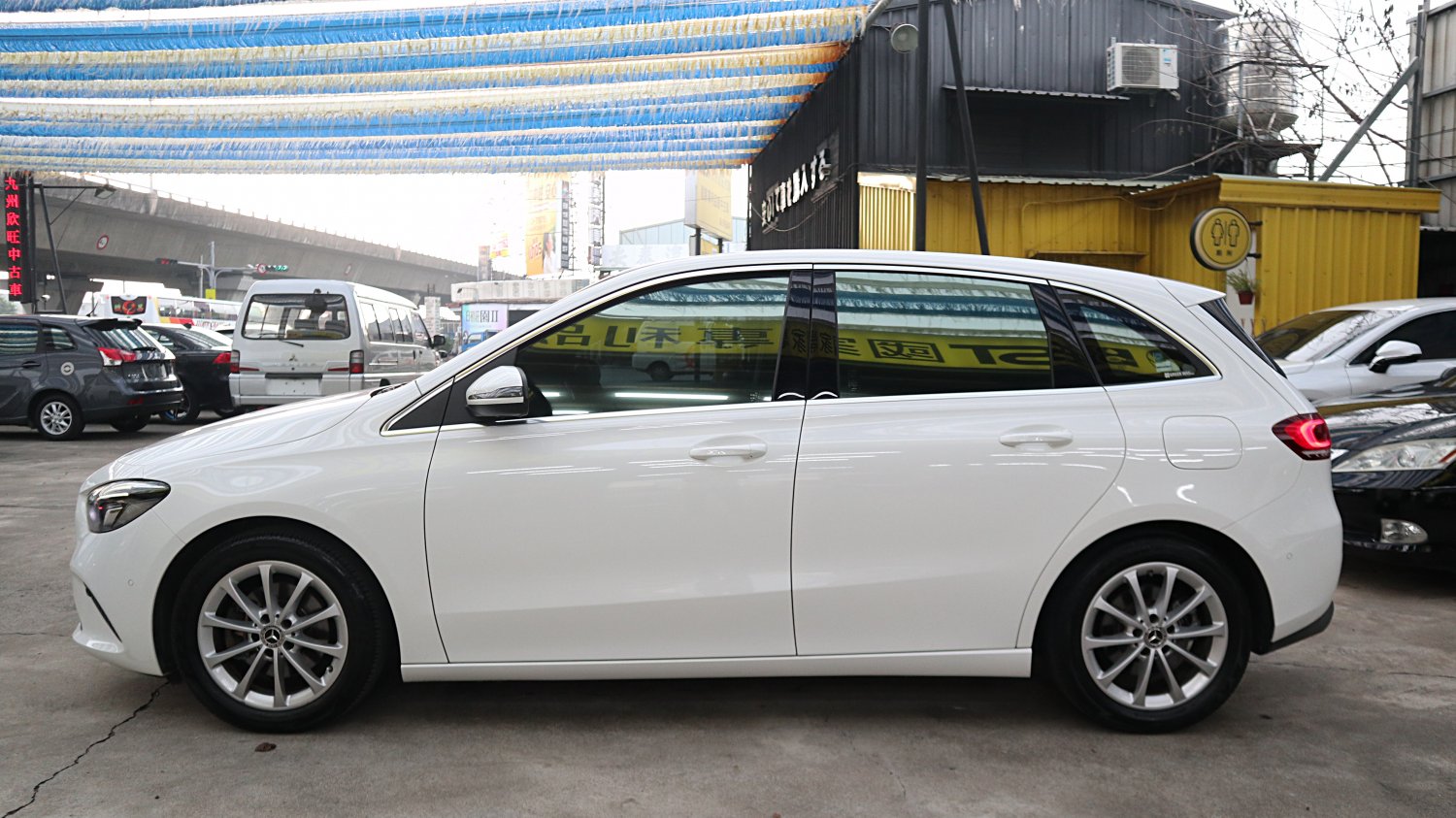 Benz 賓士 ／ B-Class ／ 2019年 ／ 2019年 Benz B200 白色 賓士中古車 ／ 高拍