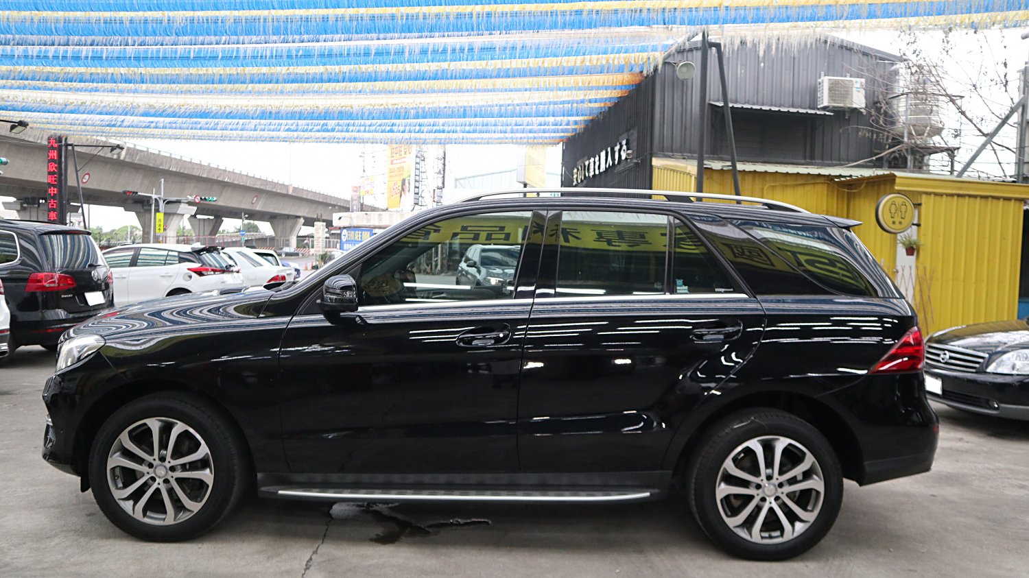 Benz 賓士 ／ GLE-Class ／ 2016年 ／ 2016年Benz GLE350d 黑色 賓士中古車 ／ 成交區