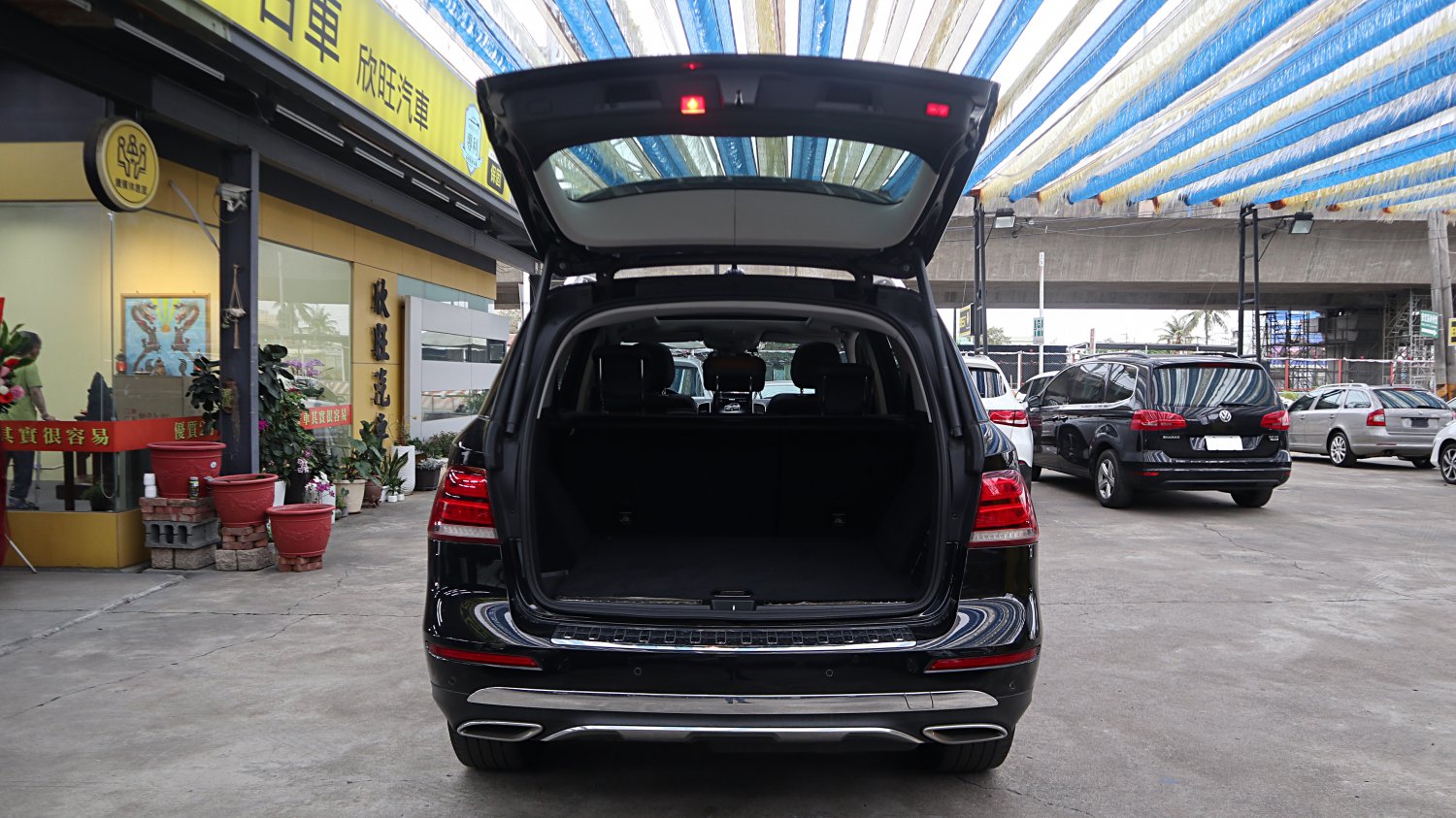 Benz 賓士 ／ GLE-Class ／ 2016年 ／ 2016年Benz GLE350d 黑色 賓士中古車 ／ 成交區