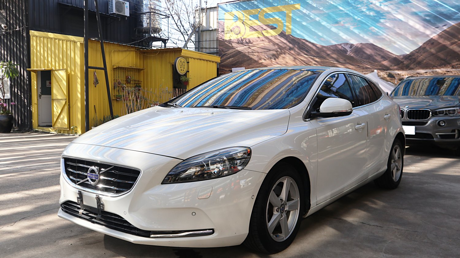 Volvo 富豪 ／ V40 ／ 2013年 ／ 2013年VOLVO V40  白色 富豪中古車 ／ 九州欣旺汽車 (台南)