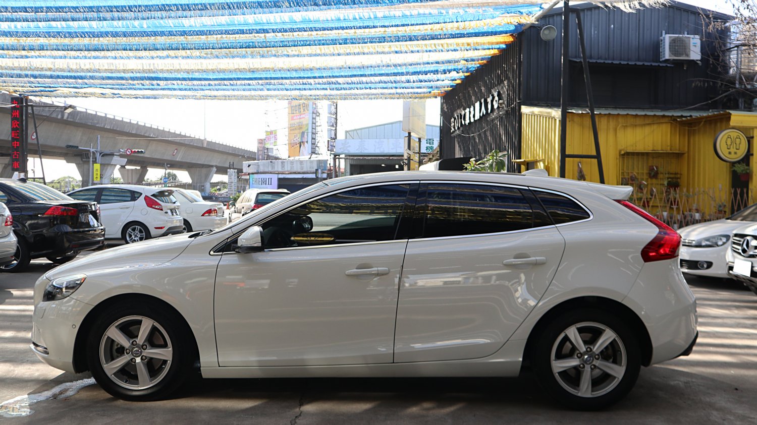 Volvo 富豪 ／ V40 ／ 2013年 ／ 2013年VOLVO V40  白色 富豪中古車 ／ 成交區