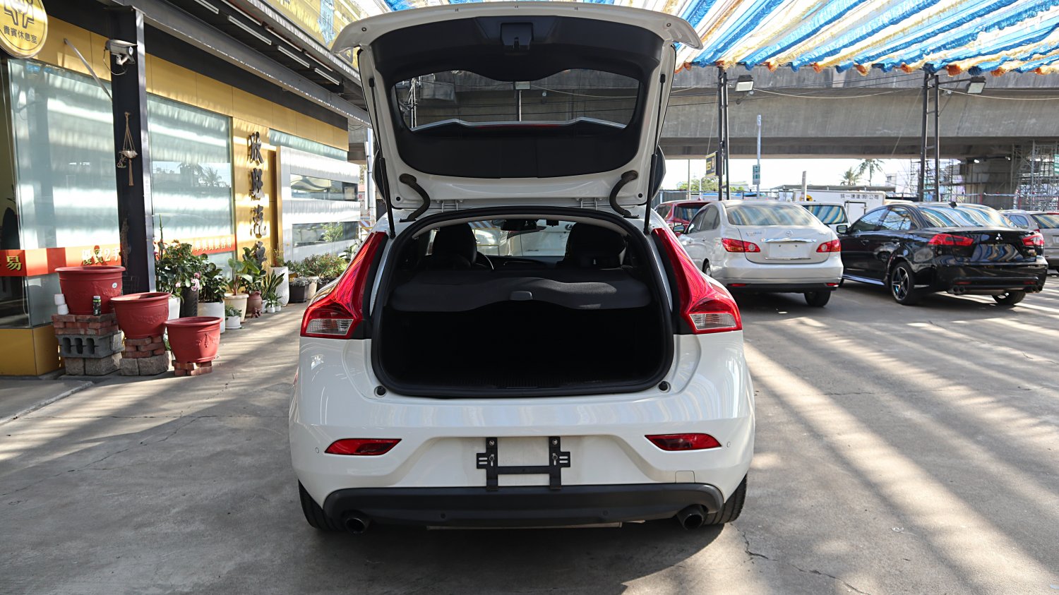 Volvo 富豪 ／ V40 ／ 2013年 ／ 2013年VOLVO V40  白色 富豪中古車 ／ 成交區