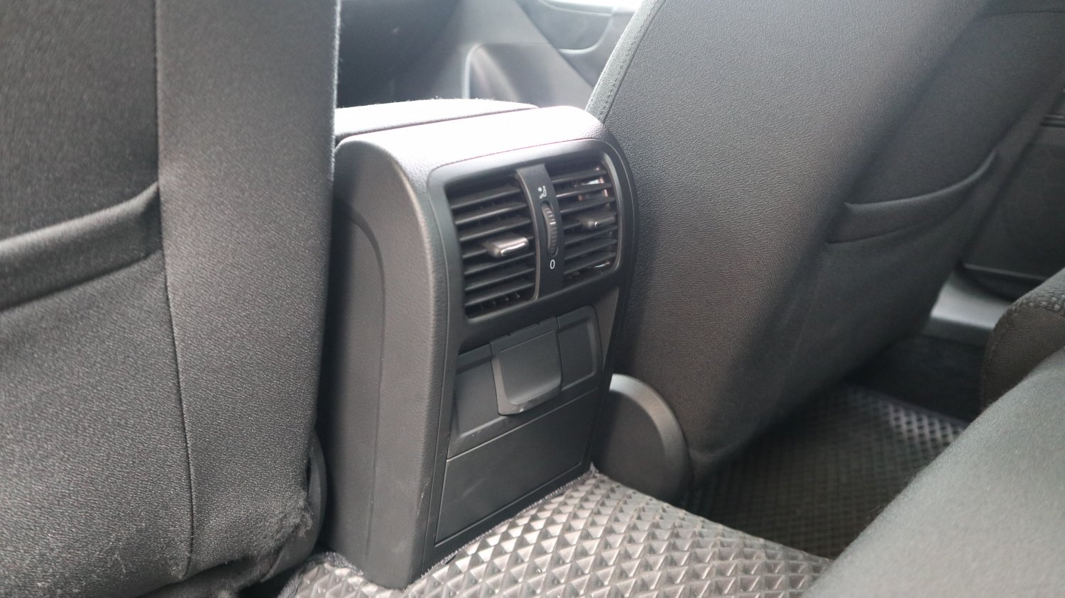 VW 福斯 ／ Passat ／ 2010年 ／ 2010年 VW Passat  銀色 福斯中古車 ／ 九肇匯元汽車 (台南)