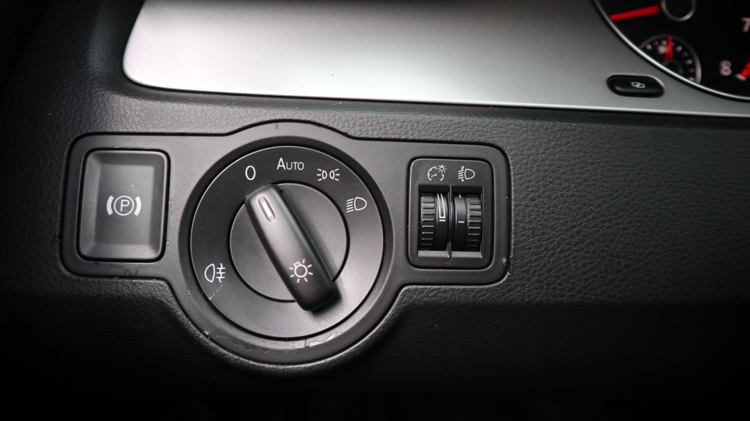 VW 福斯 ／ Passat ／ 2010年 ／ 2010年 VW Passat  銀色 福斯中古車 ／ 九肇匯元汽車 (台南)