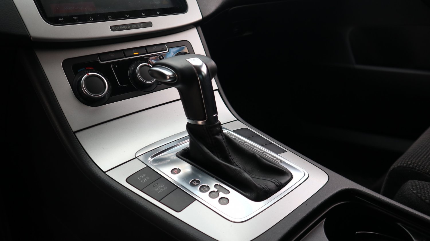 VW 福斯 ／ Passat ／ 2010年 ／ 2010年 VW Passat  銀色 福斯中古車 ／ 九肇匯元汽車 (台南)