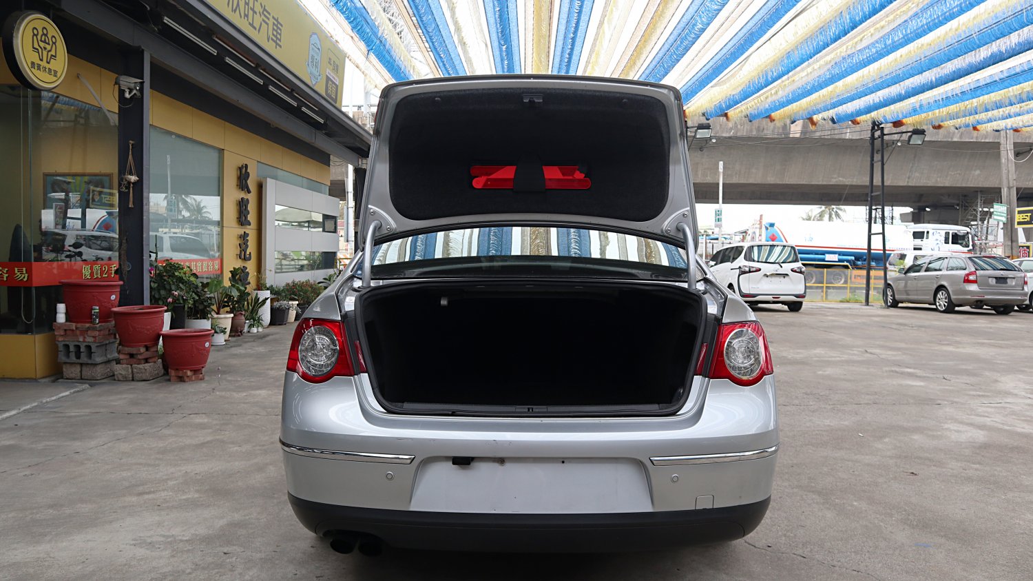 VW 福斯 ／ Passat ／ 2010年 ／ 2010年 VW Passat  銀色 福斯中古車 ／ 九肇匯元汽車 (台南)