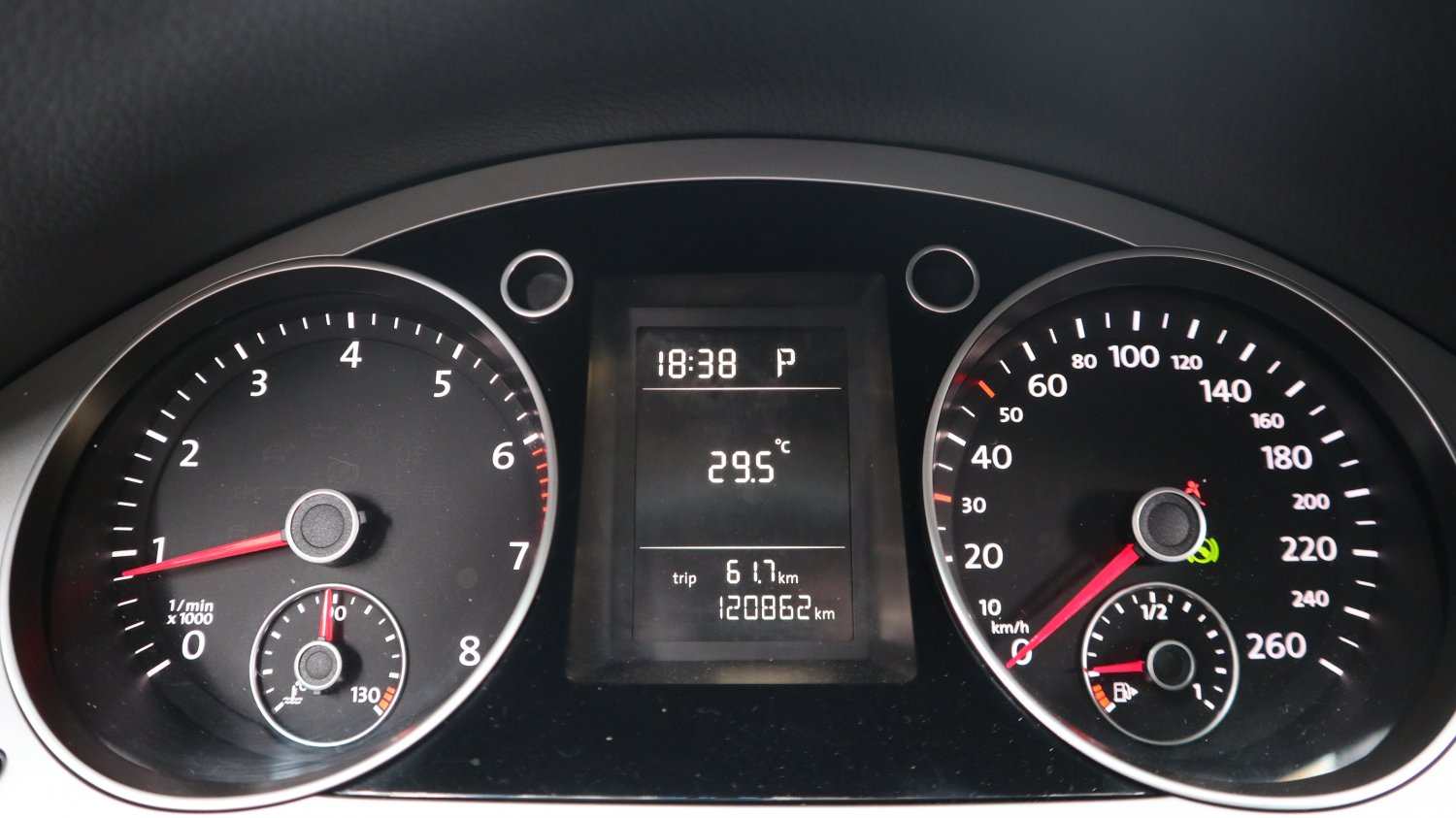 VW 福斯 ／ Passat ／ 2010年 ／ 2010年 VW Passat  銀色 福斯中古車 ／ 九肇匯元汽車 (台南)