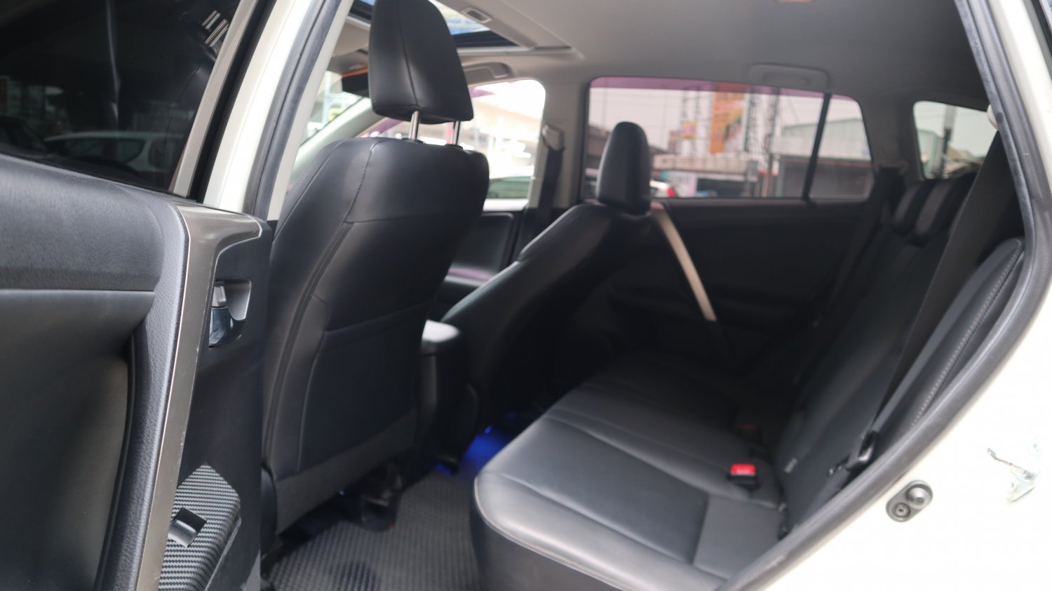 Toyota 豐田 ／ RAV4 ／ 2015年 ／ 2015年Toyota RAV4 白色 豐田中古車 ／ 成交區