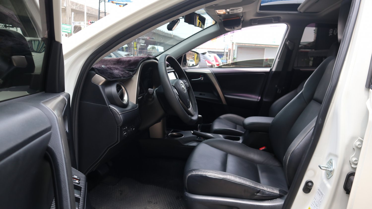 Toyota 豐田 ／ RAV4 ／ 2015年 ／ 2015年Toyota RAV4 白色 豐田中古車 ／ 成交區