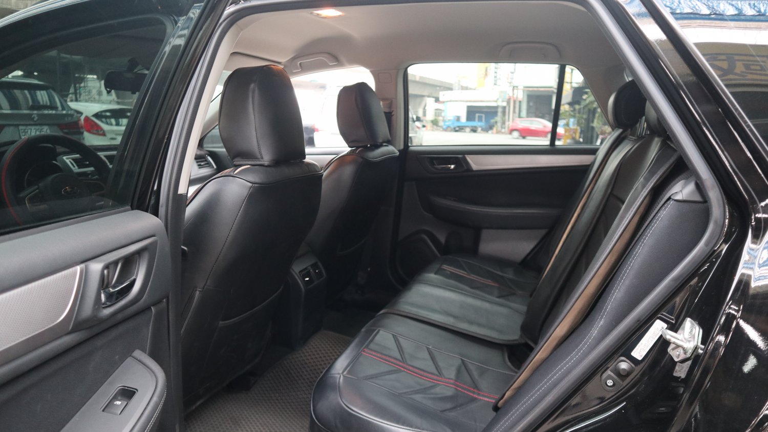Subaru 速霸陸 ／ Outback ／ 2015年 ／ 2015年 Subaru Outback 黑色 速霸陸中古休旅車 ／ 成交區