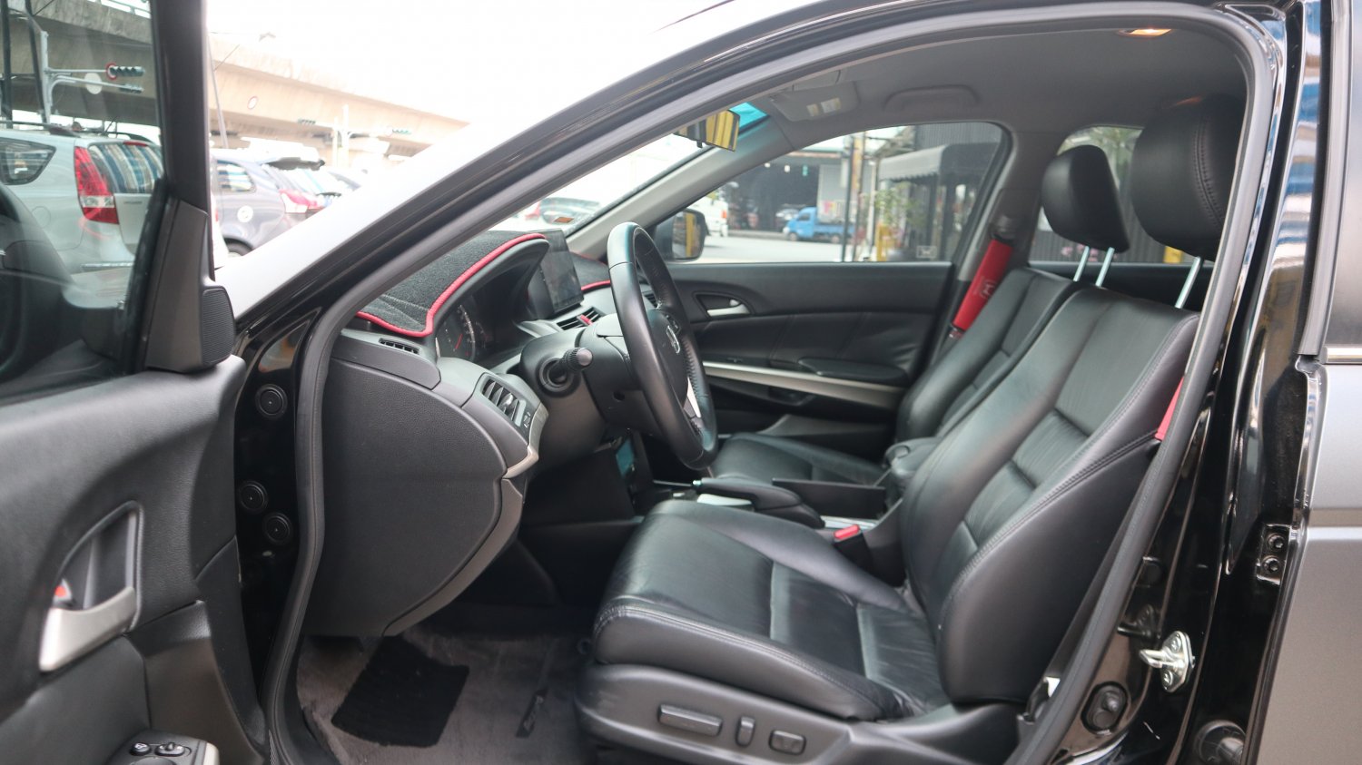 Honda 本田 ／ Accord ／ 2011年 ／ 2011年 Honda Accord 黑色 本田中古車 ／ 九肇匯元汽車 (台南)