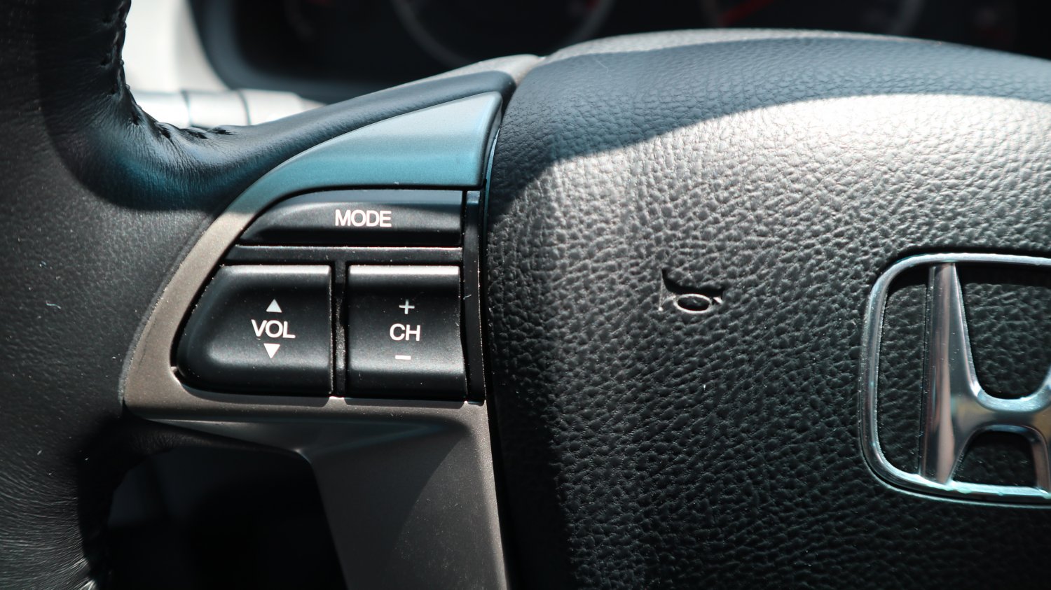 Honda 本田 ／ Accord ／ 2011年 ／ 2011年 Honda Accord 黑色 本田中古車 ／ 九肇匯元汽車 (台南)