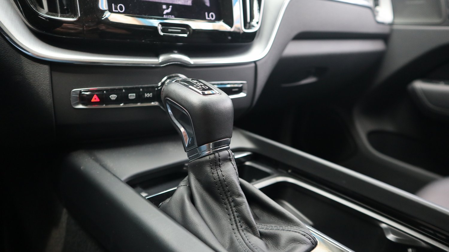 Volvo 富豪 ／ XC60 ／ 2019年 ／ 2019年VOLVO XC60 銀色 富豪中古車 ／ 九肇匯元汽車 (台南)