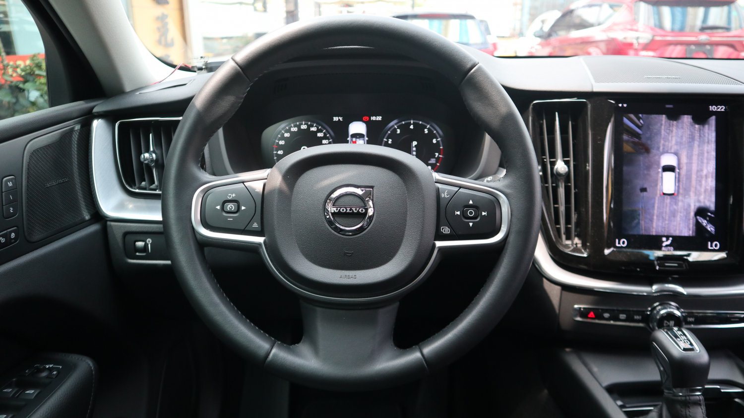 Volvo 富豪 ／ XC60 ／ 2019年 ／ 2019年VOLVO XC60 銀色 富豪中古車 ／ 九肇匯元汽車 (台南)