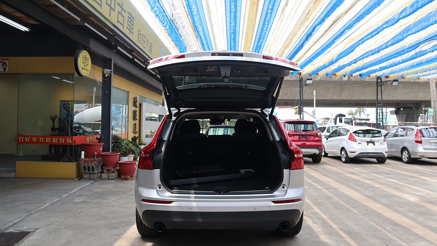 Volvo 富豪 ／ XC60 ／ 2019年 ／ 2019年VOLVO XC60 銀色 富豪中古車 ／ 九肇匯元汽車 (台南)