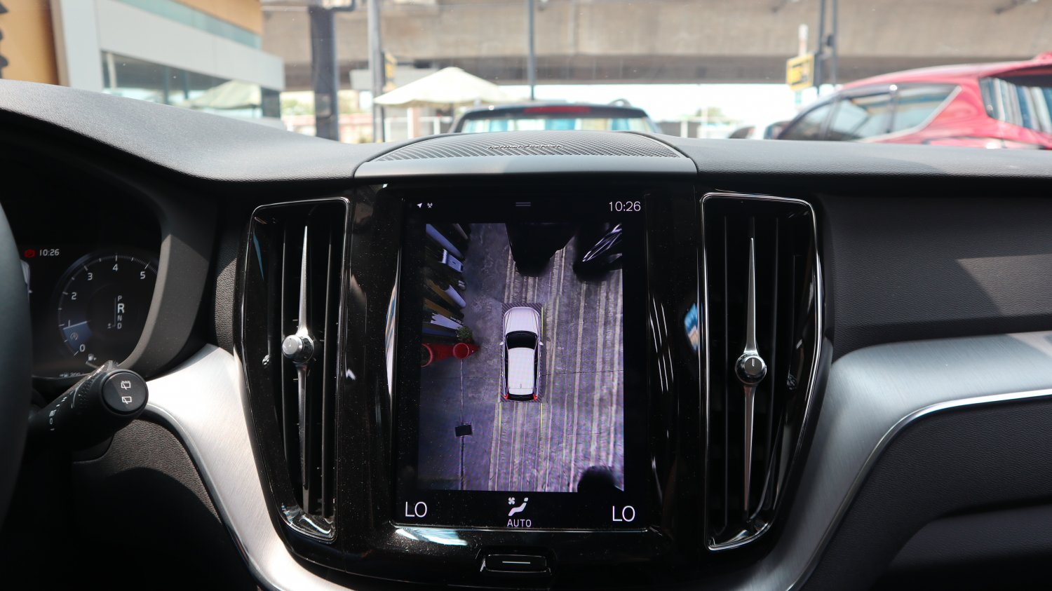 Volvo 富豪 ／ XC60 ／ 2019年 ／ 2019年VOLVO XC60 銀色 富豪中古車 ／ 九肇匯元汽車 (台南)