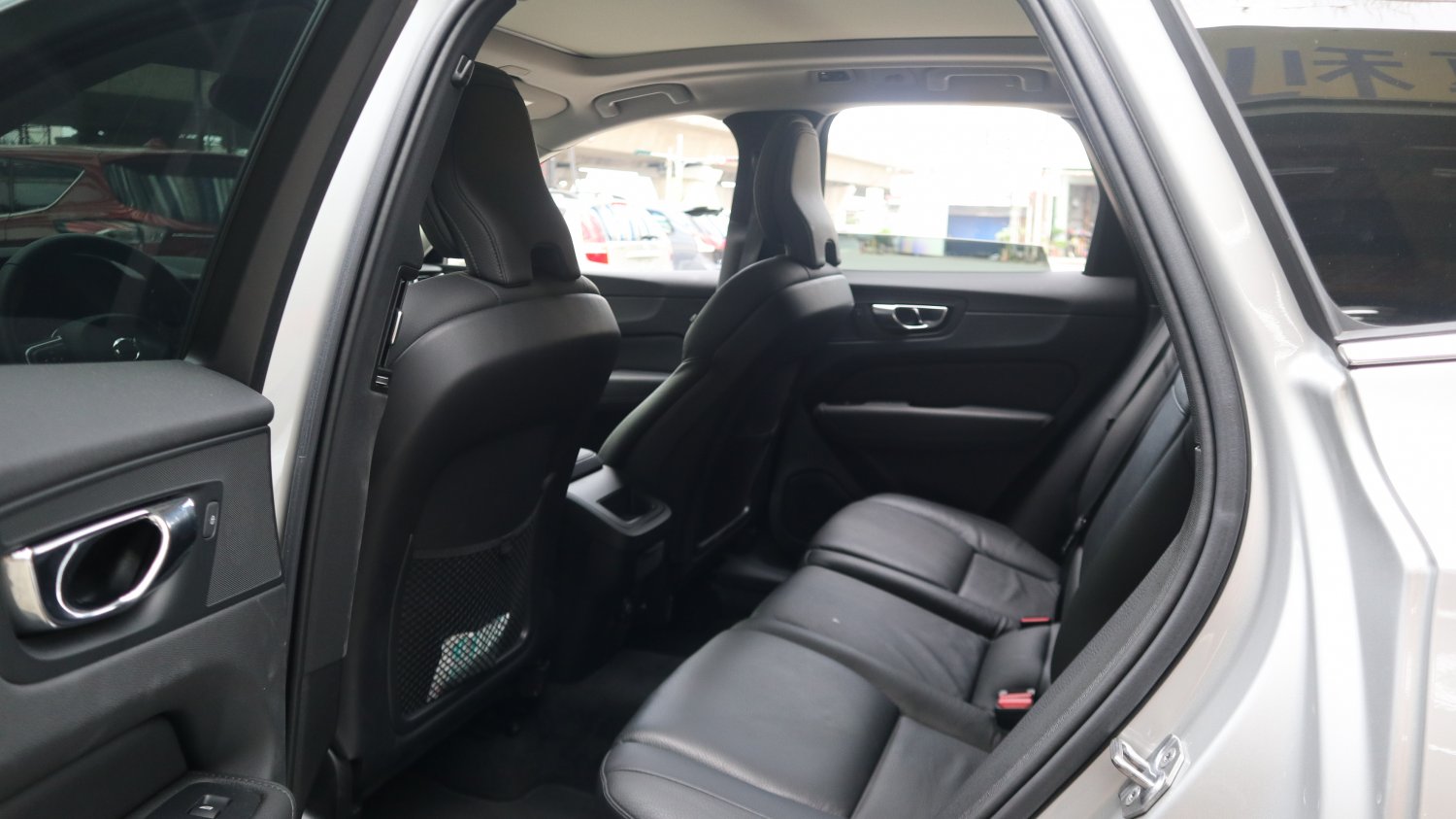 Volvo 富豪 ／ XC60 ／ 2019年 ／ 2019年VOLVO XC60 銀色 富豪中古車 ／ 九肇匯元汽車 (台南)