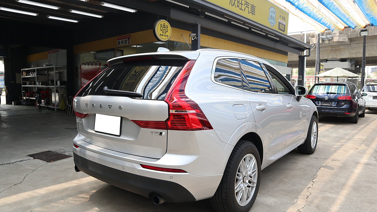 Volvo 富豪 ／ XC60 ／ 2019年 ／ 2019年VOLVO XC60 銀色 富豪中古車 ／ 九肇匯元汽車 (台南)