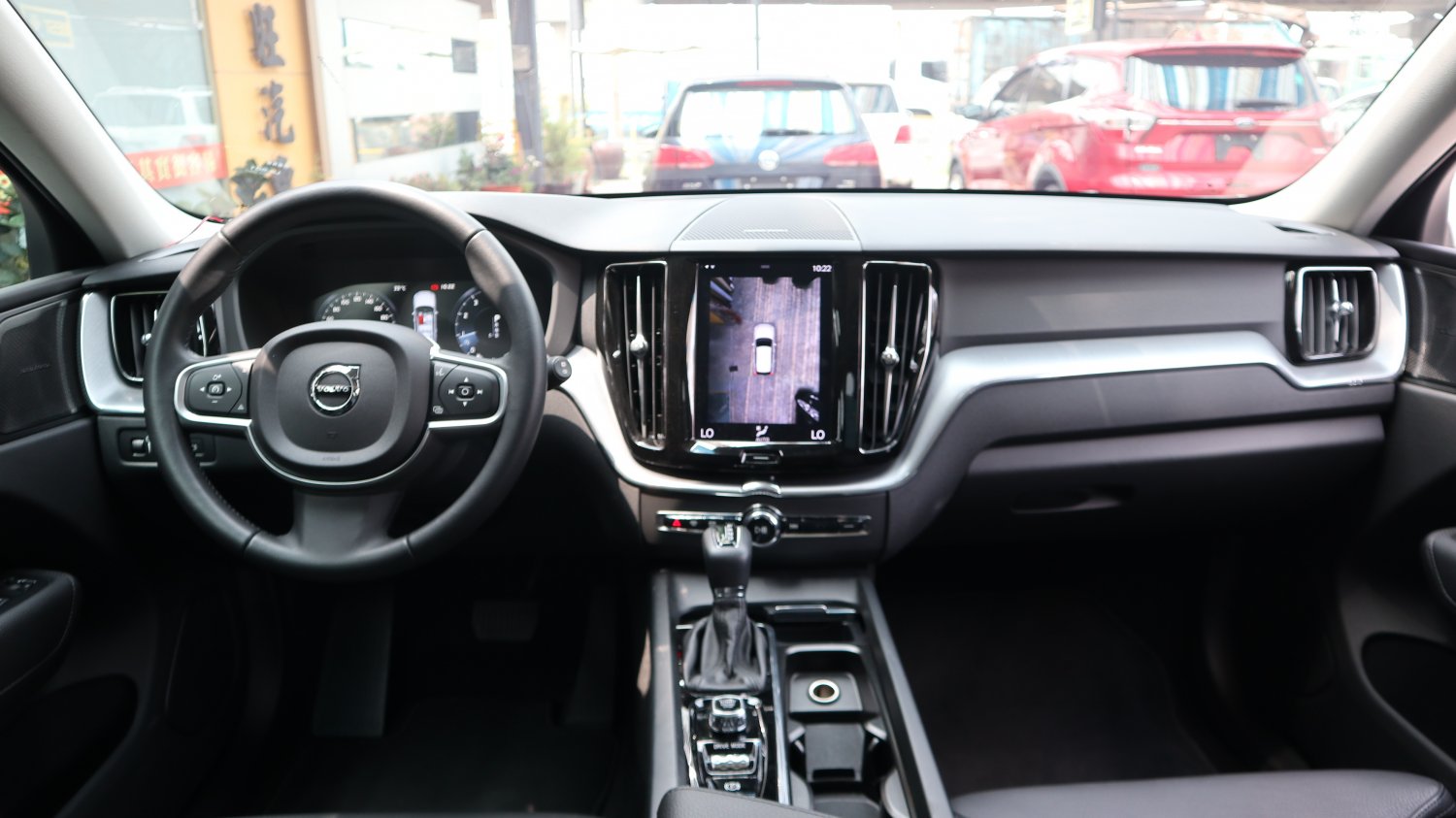 Volvo 富豪 ／ XC60 ／ 2019年 ／ 2019年VOLVO XC60 銀色 富豪中古車 ／ 九肇匯元汽車 (台南)