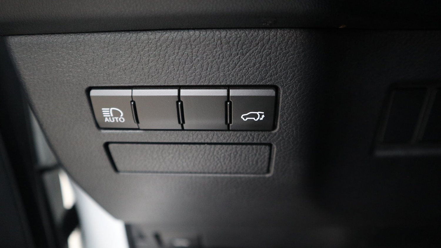 Lexus 凌志 ／ NX 系列 ／ 2021年 ／ 2021年Lexus NX200 白色 凌志中古車 ／ 成交區