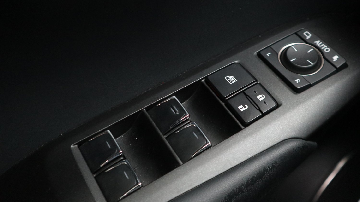 Lexus 凌志 ／ NX 系列 ／ 2021年 ／ 2021年Lexus NX200 白色 凌志中古車 ／ 成交區