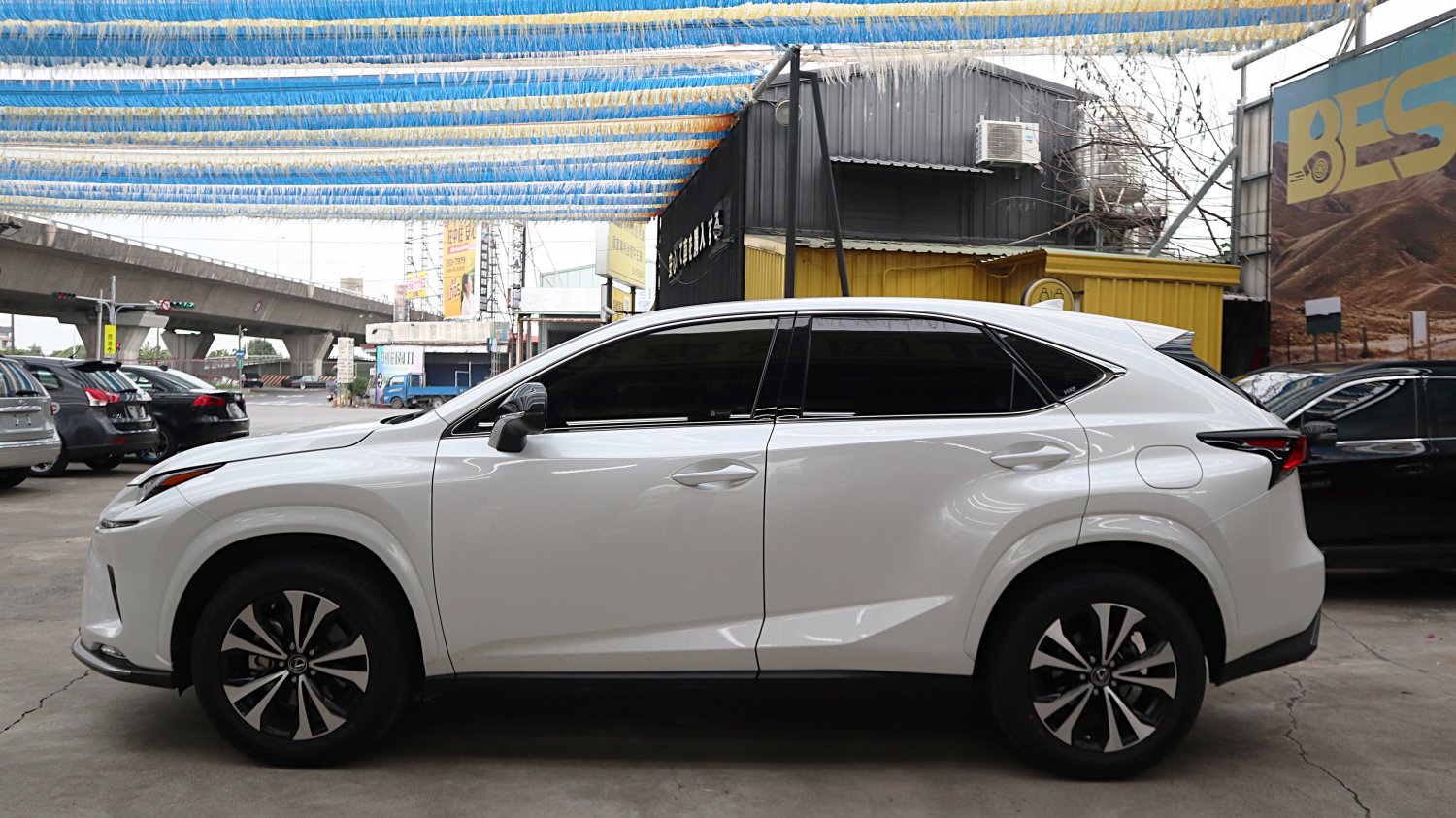 Lexus 凌志 ／ NX 系列 ／ 2021年 ／ 2021年Lexus NX200 白色 凌志中古車 ／ 成交區