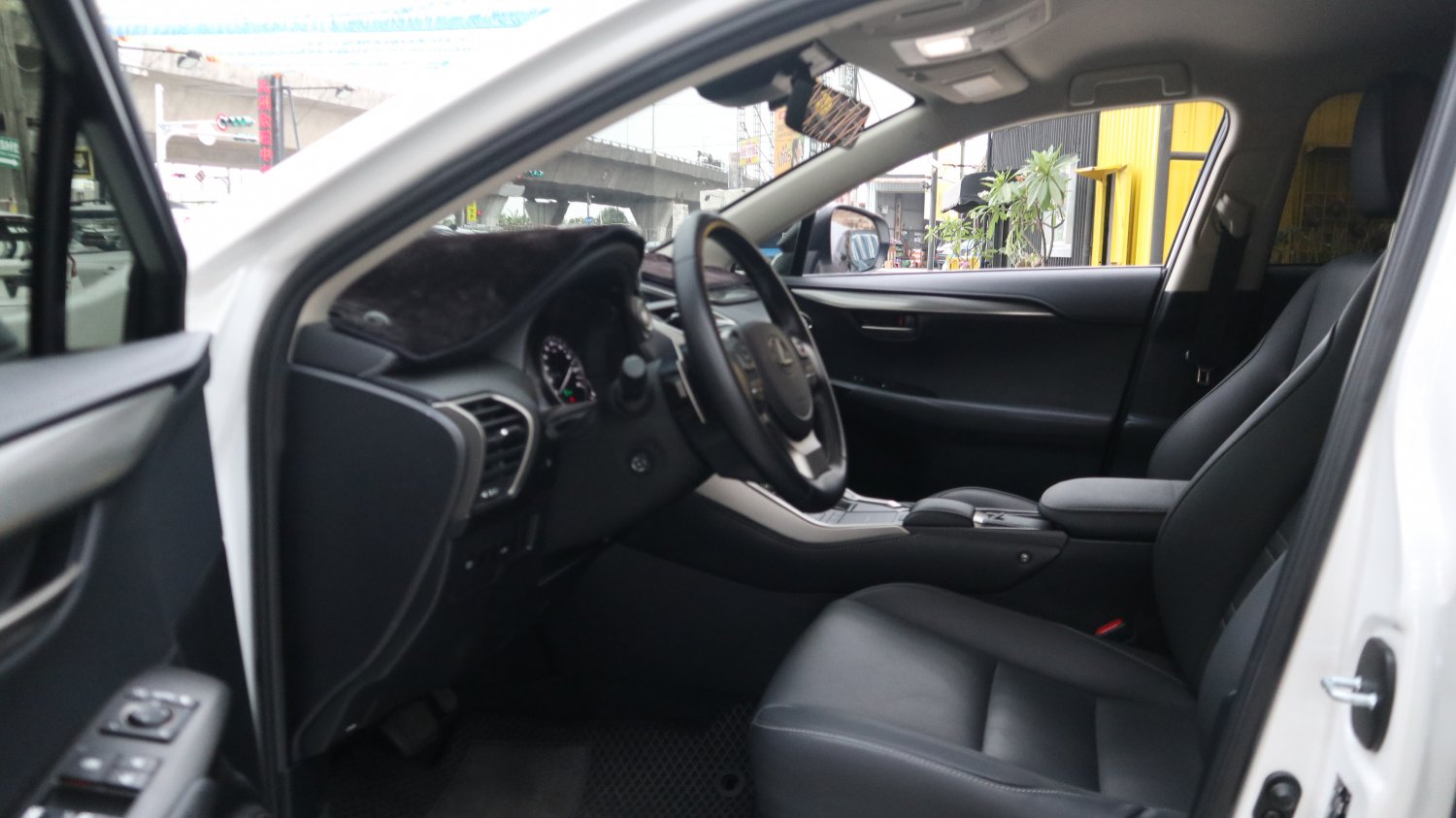 Lexus 凌志 ／ NX 系列 ／ 2021年 ／ 2021年Lexus NX200 白色 凌志中古車 ／ 成交區