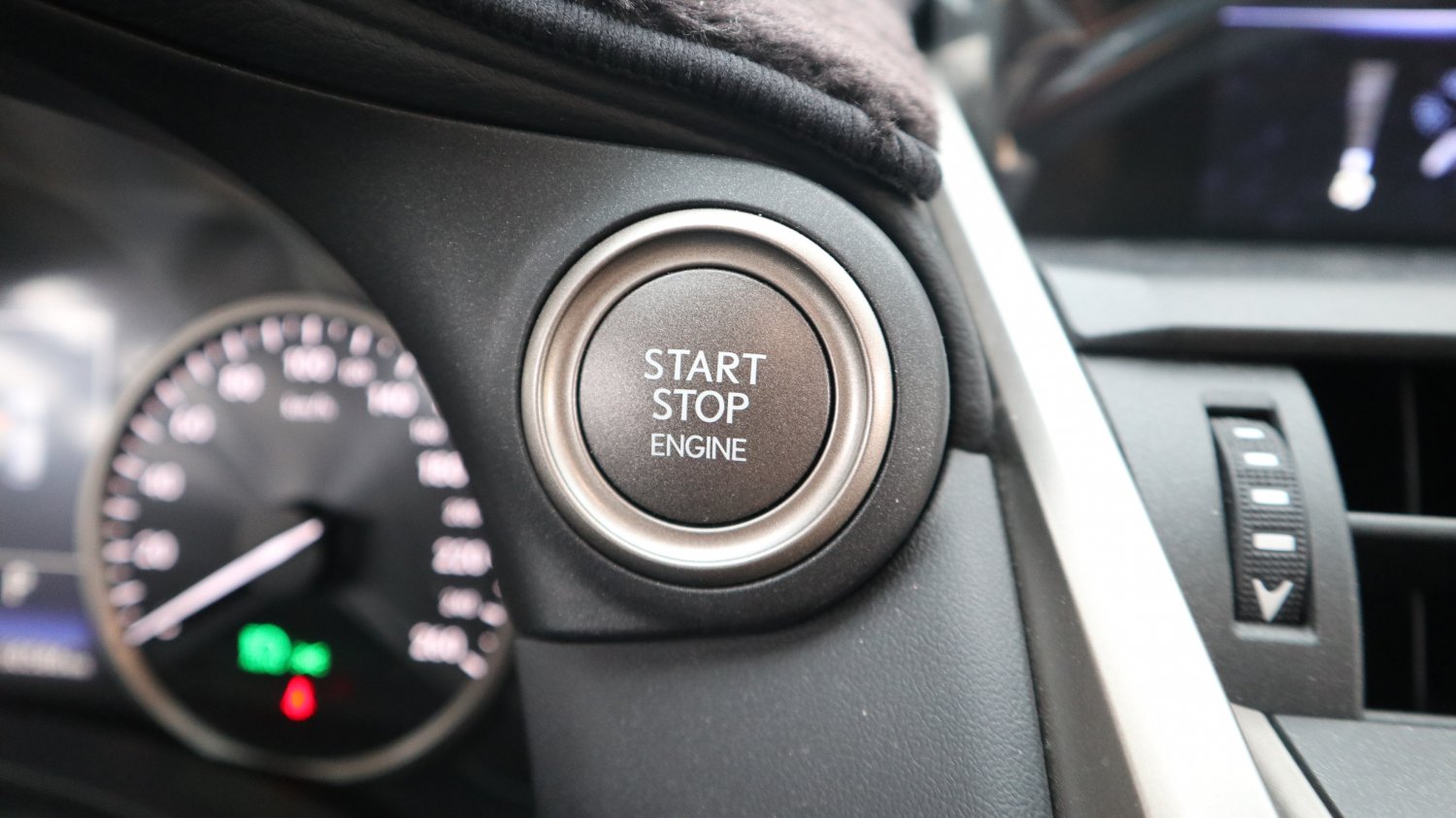 Lexus 凌志 ／ NX 系列 ／ 2021年 ／ 2021年Lexus NX200 白色 凌志中古車 ／ 成交區