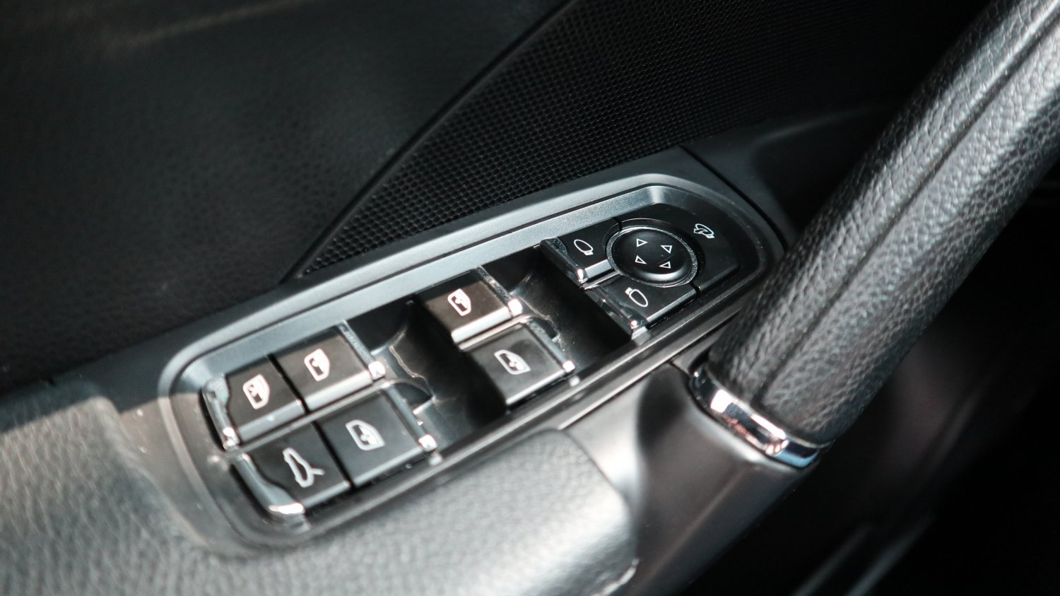 Porsche 保時捷 ／ Cayenne ／ 2014年 ／ 2014年Porsche Cayenne 黑色 保時捷中古車 ／ 成交區