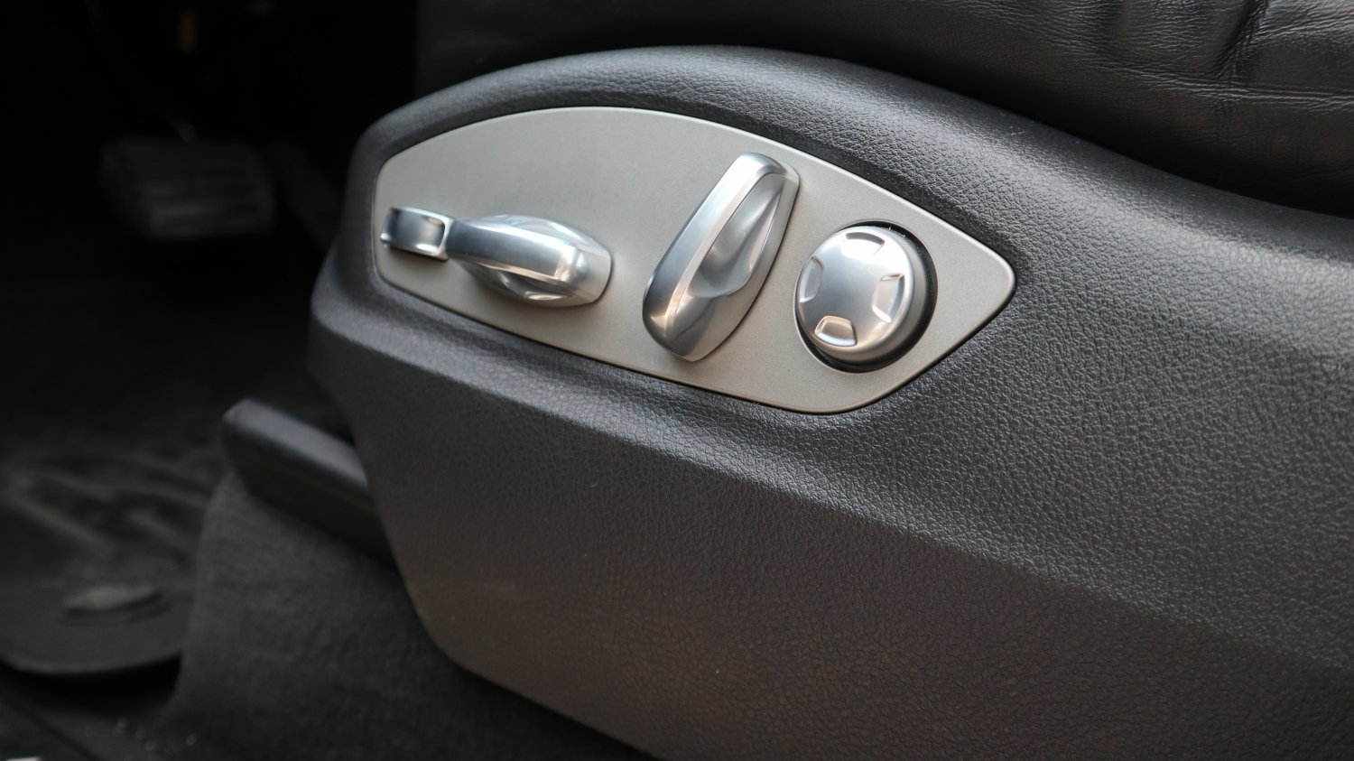 Porsche 保時捷 ／ Cayenne ／ 2014年 ／ 2014年Porsche Cayenne 黑色 保時捷中古車 ／ 成交區