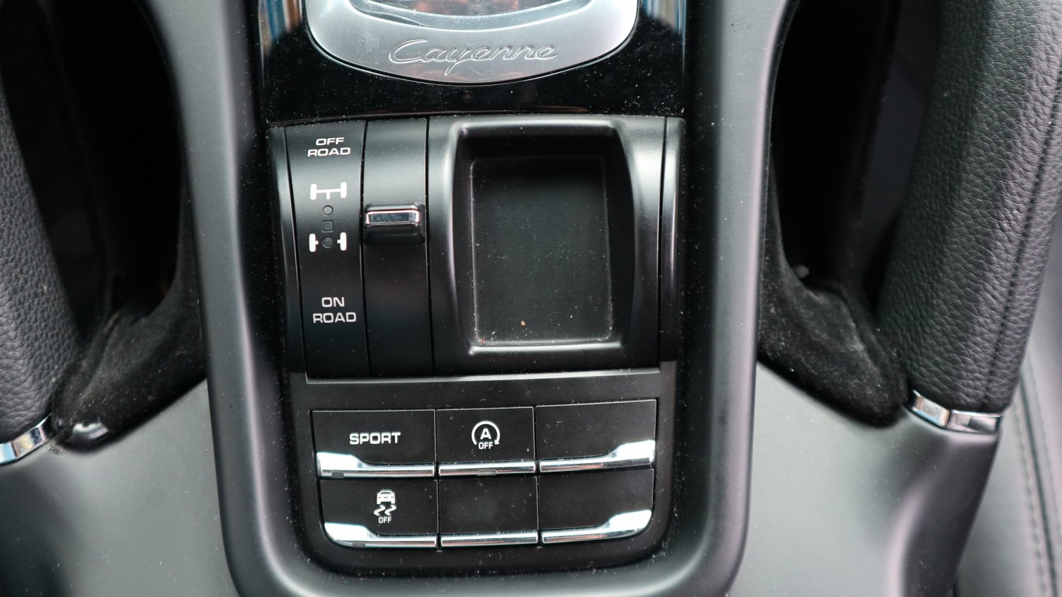Porsche 保時捷 ／ Cayenne ／ 2014年 ／ 2014年Porsche Cayenne 黑色 保時捷中古車 ／ 成交區