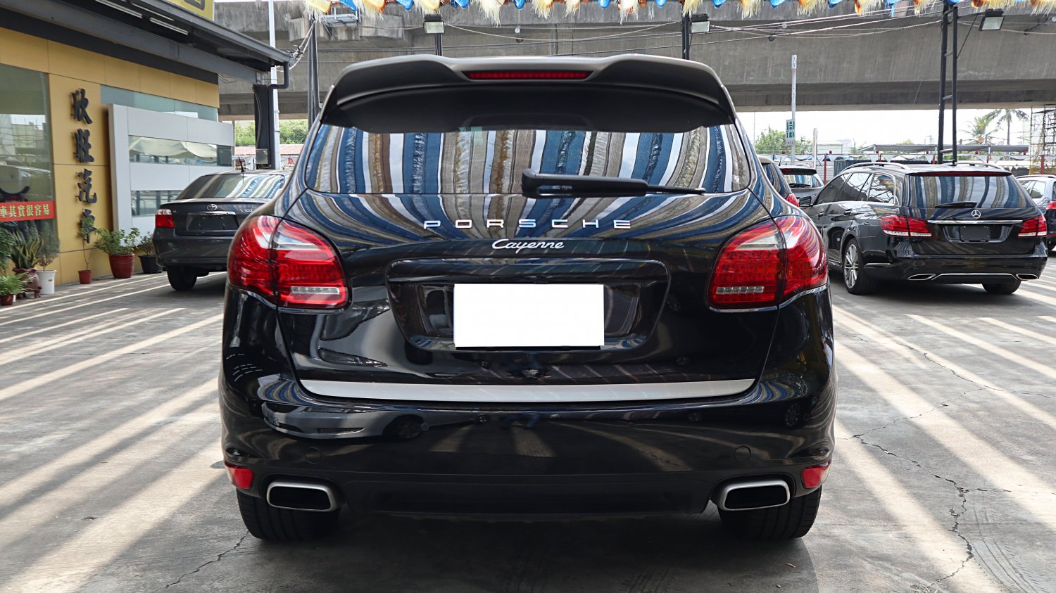 Porsche 保時捷 ／ Cayenne ／ 2014年 ／ 2014年Porsche Cayenne 黑色 保時捷中古車 ／ 九州欣旺汽車 (台南)