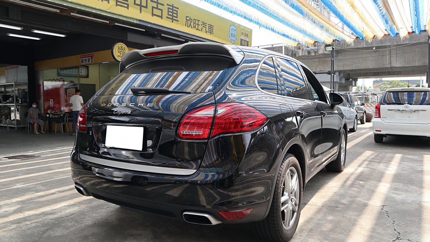 Porsche 保時捷 ／ Cayenne ／ 2014年 ／ 2014年Porsche Cayenne 黑色 保時捷中古車 ／ 九州欣旺汽車 (台南)