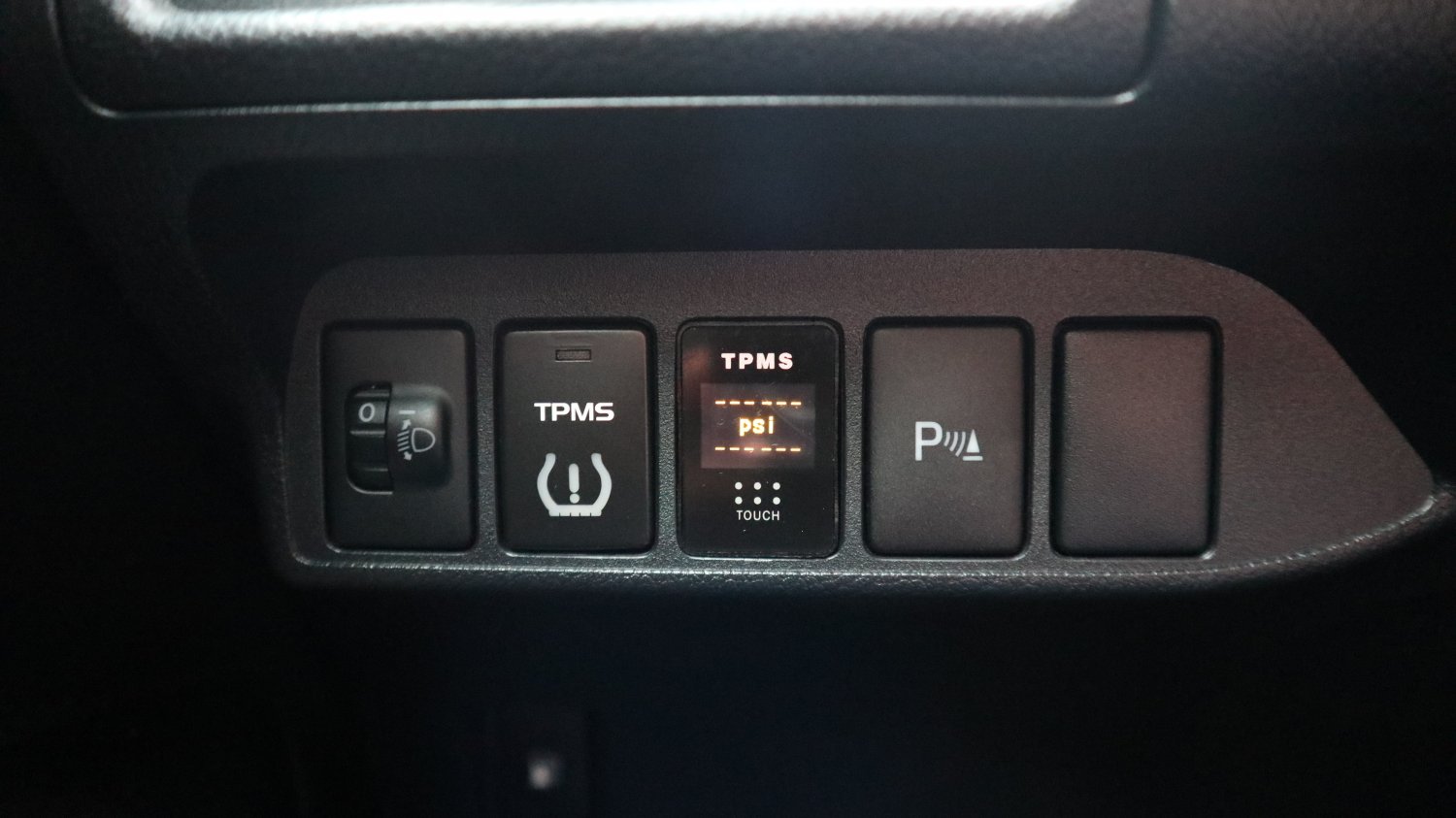 Lexus 凌志 ／ CT 系列 ／ 2014年 ／ 2014年 Lexus CT200h 白色 油電混合 凌志中古車 ／ 九肇匯元汽車 (台南)