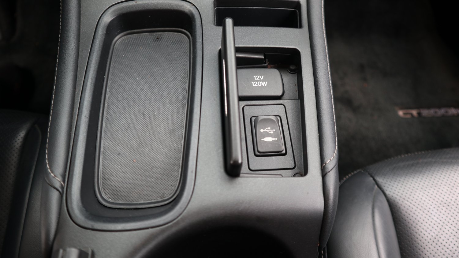 Lexus 凌志 ／ CT 系列 ／ 2014年 ／ 2014年 Lexus CT200h 白色 油電混合 凌志中古車 ／ MG車庫(台南)