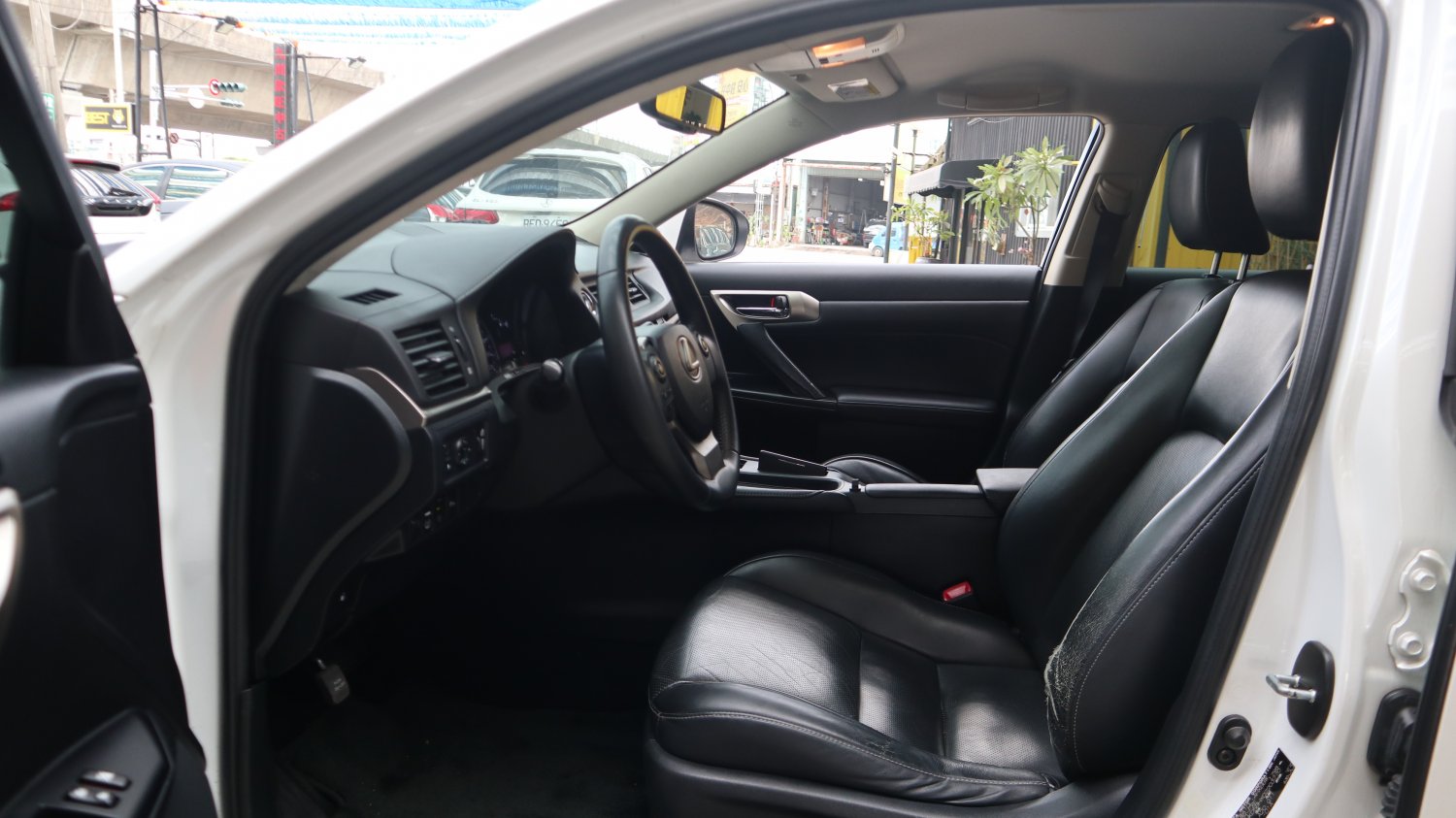 Lexus 凌志 ／ CT 系列 ／ 2014年 ／ 2014年 Lexus CT200h 白色 油電混合 凌志中古車 ／ 九肇匯元汽車 (台南)