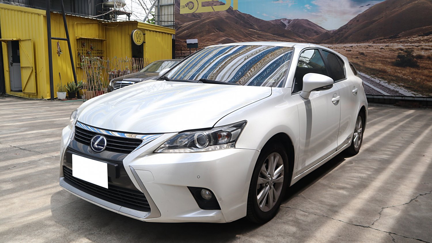 Lexus 凌志 ／ CT 系列 ／ 2014年 ／ 2014年 Lexus CT200h 白色 油電混合 凌志中古車 ／ MG車庫(台南)