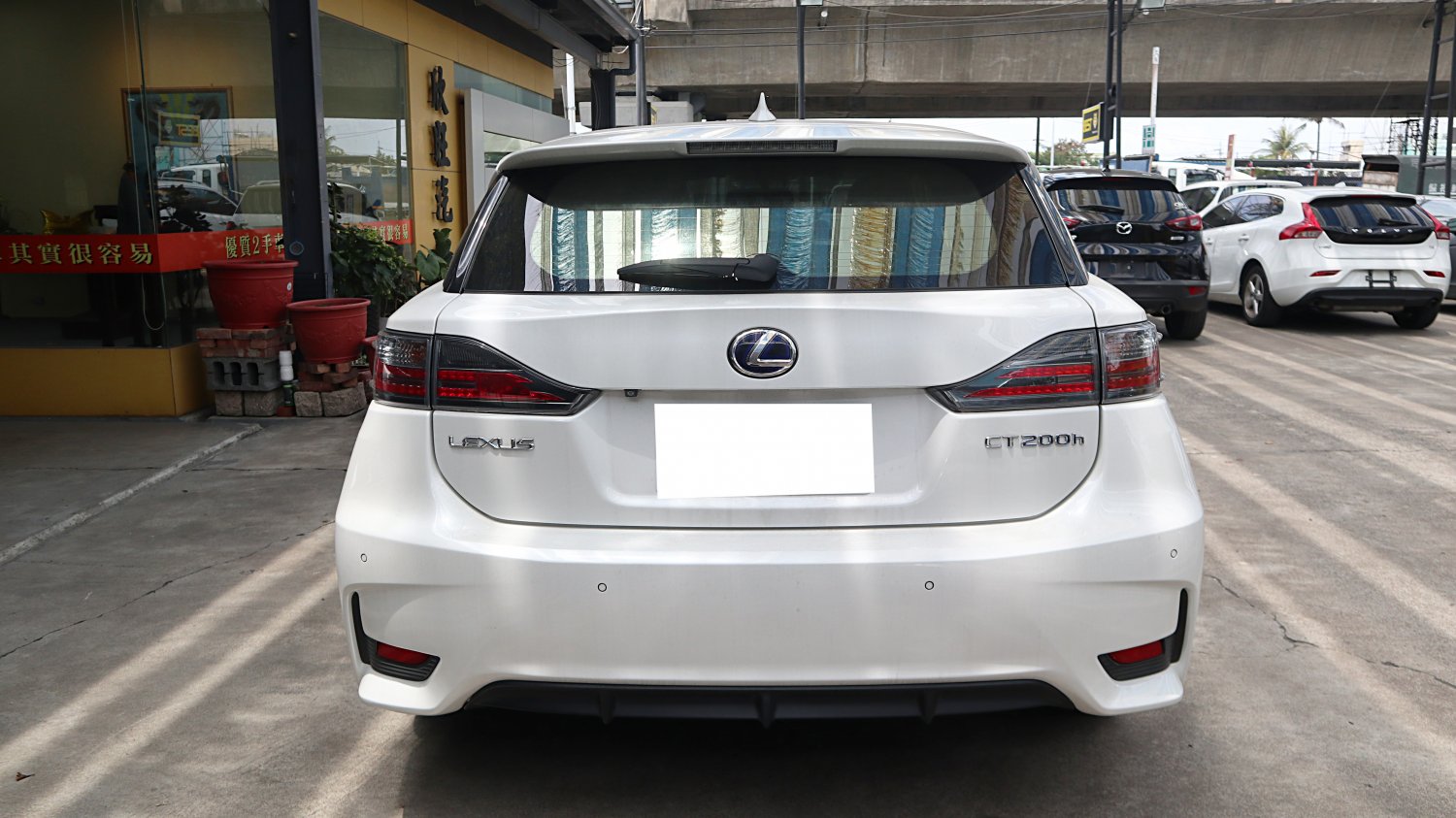 Lexus 凌志 ／ CT 系列 ／ 2014年 ／ 2014年 Lexus CT200h 白色 油電混合 凌志中古車 ／ MG車庫(台南)