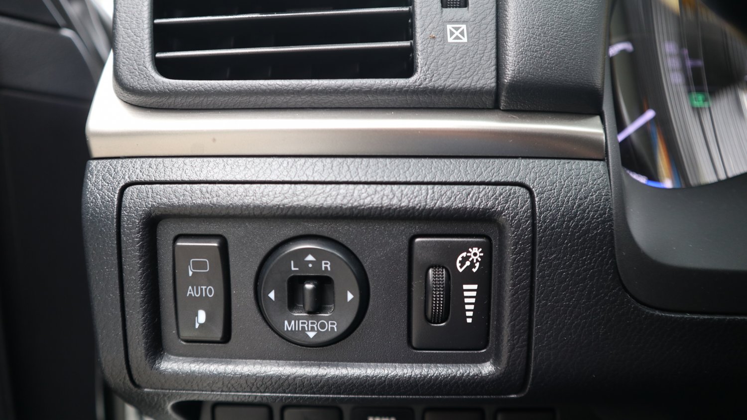 Lexus 凌志 ／ CT 系列 ／ 2014年 ／ 2014年 Lexus CT200h 白色 油電混合 凌志中古車 ／ 九肇匯元汽車 (台南)