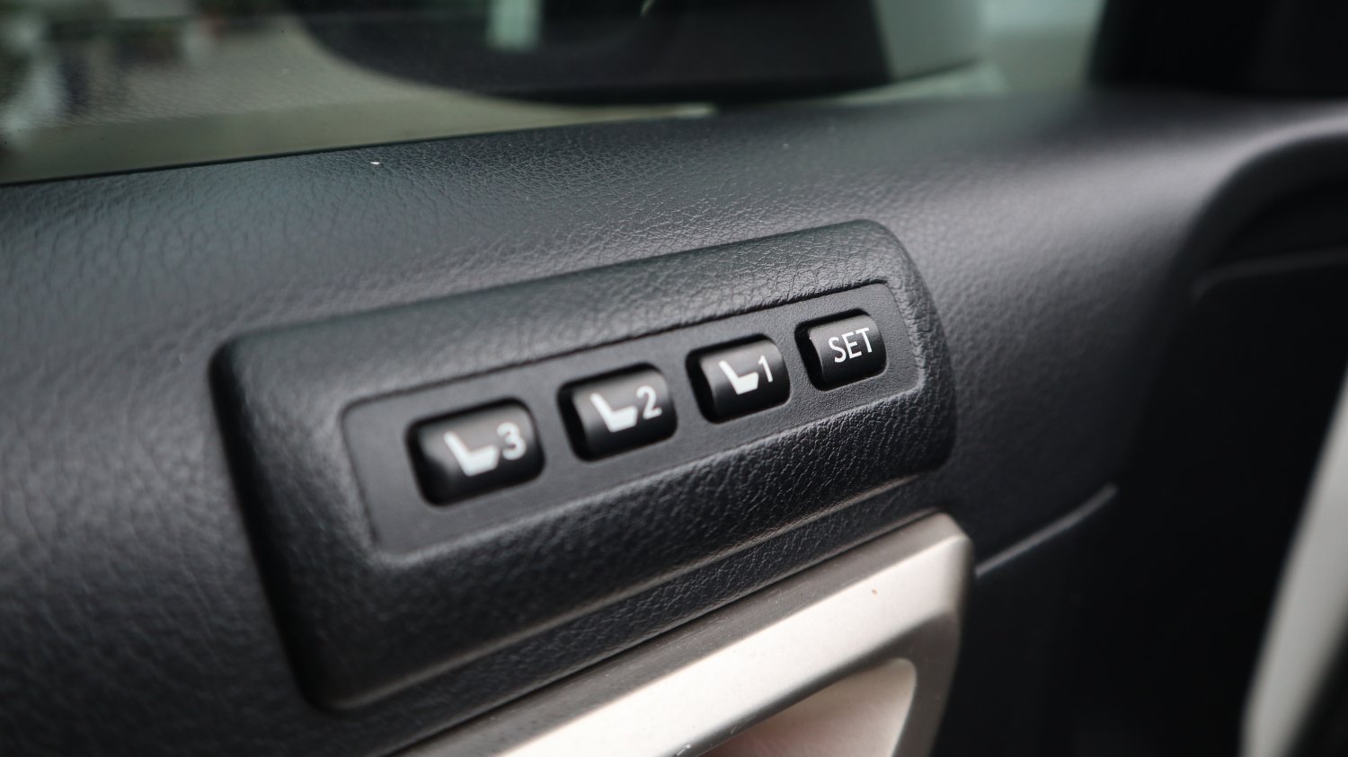 Lexus 凌志 ／ CT 系列 ／ 2014年 ／ 2014年 Lexus CT200h 白色 油電混合 凌志中古車 ／ 九肇匯元汽車 (台南)