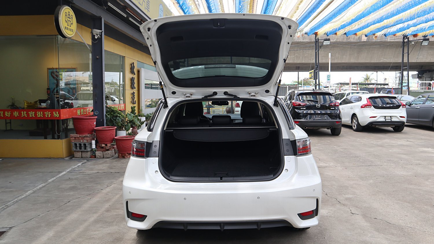 Lexus 凌志 ／ CT 系列 ／ 2014年 ／ 2014年 Lexus CT200h 白色 油電混合 凌志中古車 ／ 九肇匯元汽車 (台南)